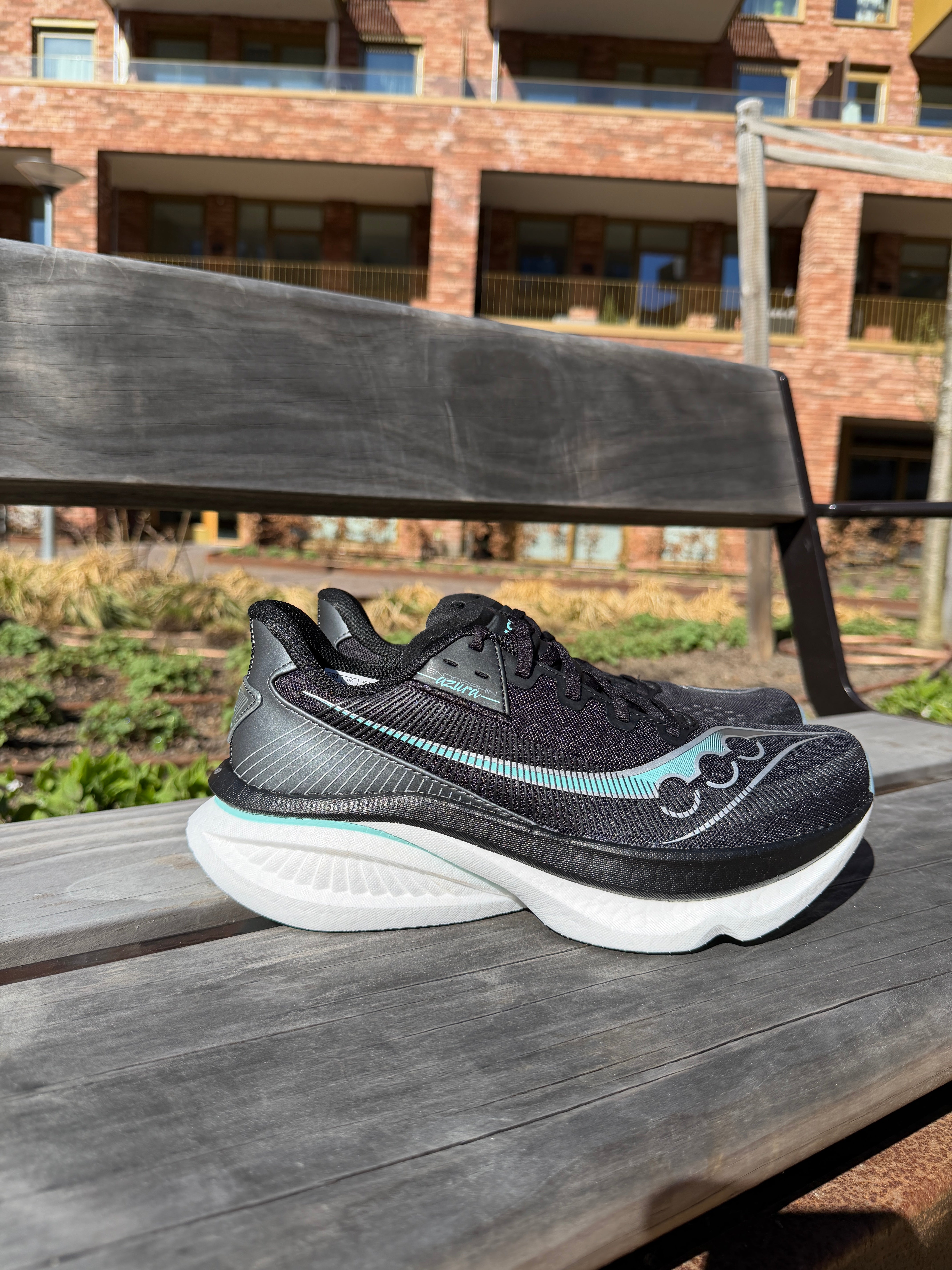 Saucony Endorphin Azura Black / Aqua Dame