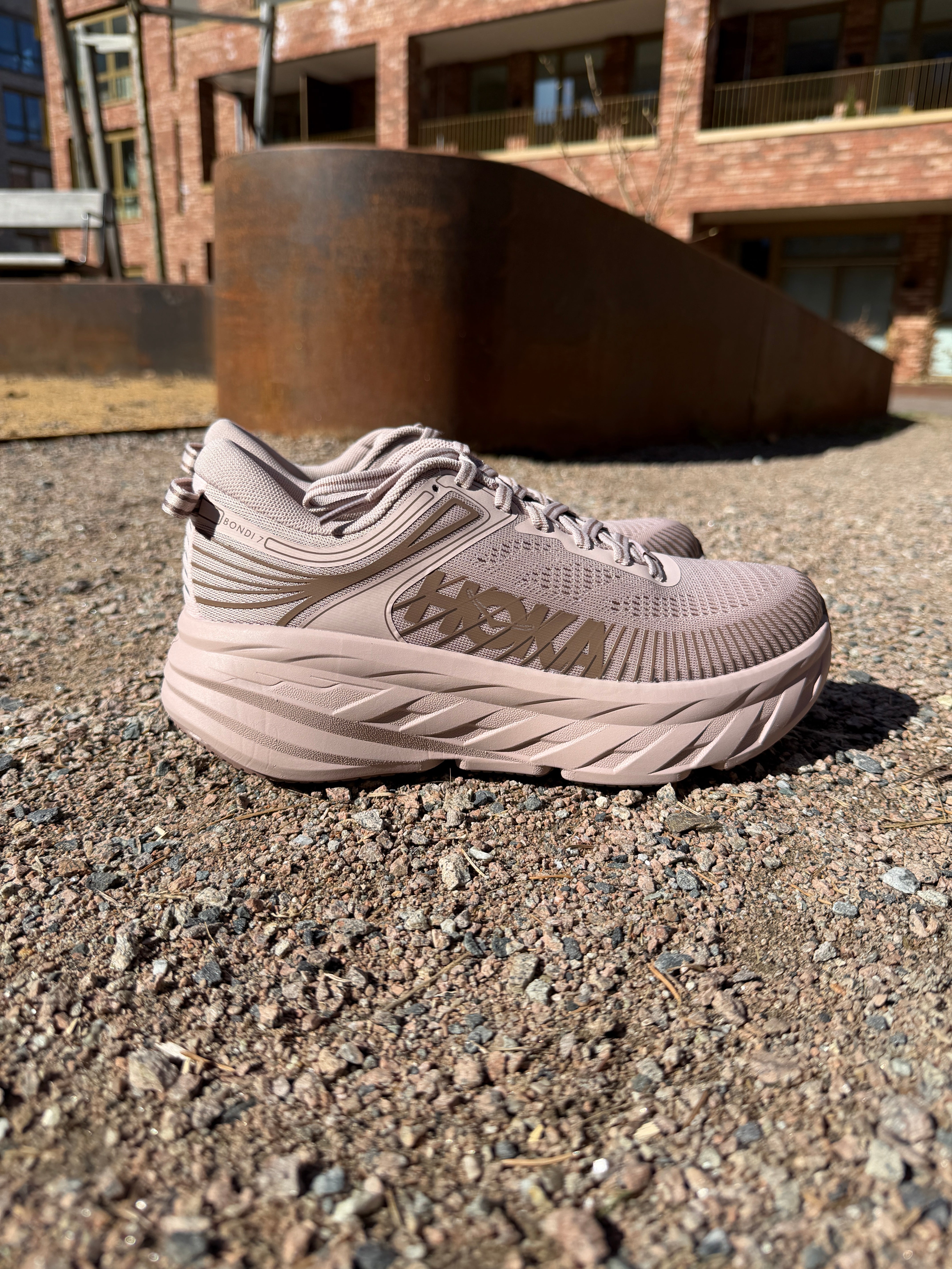 Hoka Bondi 7 Date Sugar / Date Syrup Dame