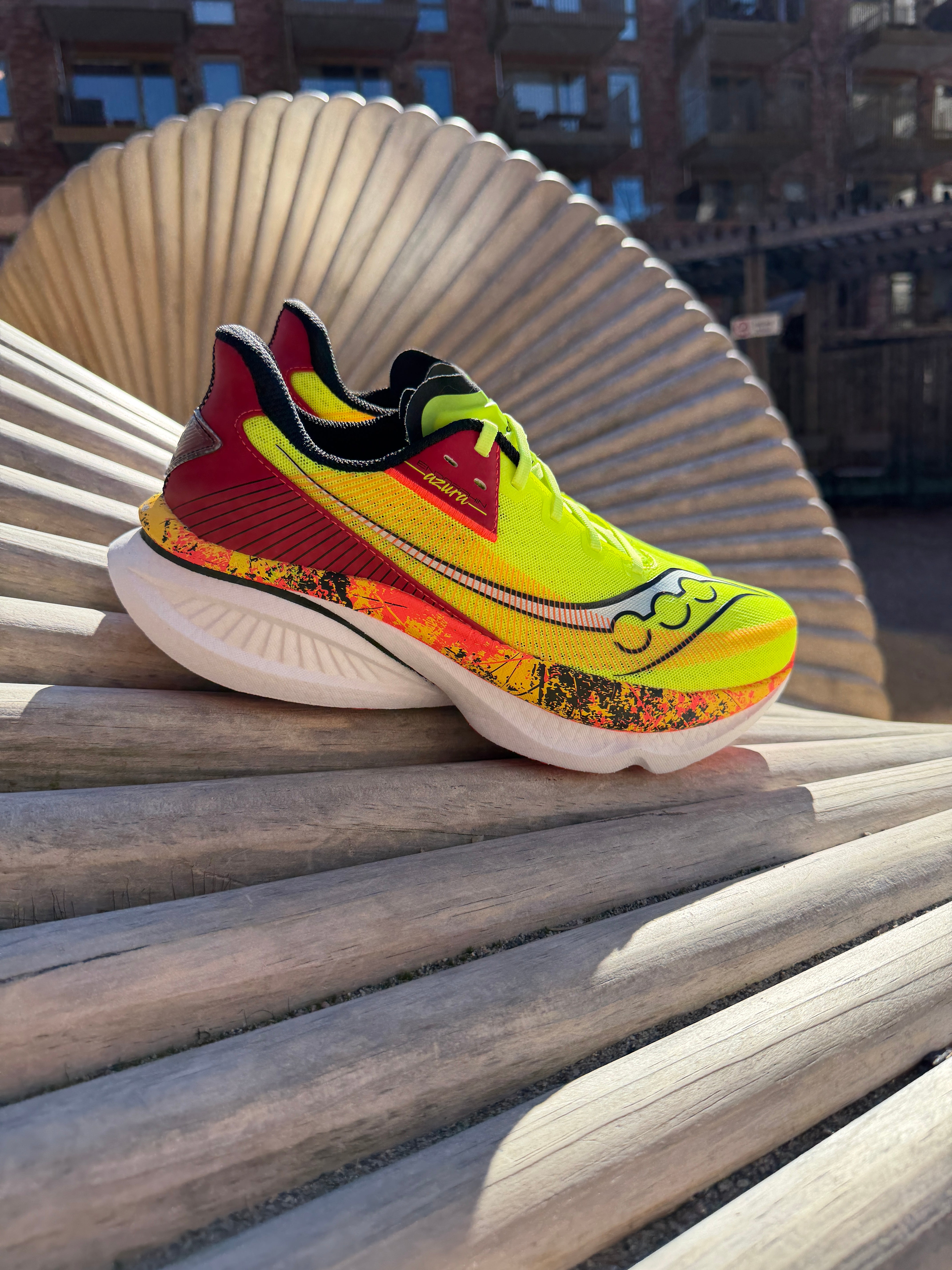Saucony Endorphin Azura Hi Octane Citron / Black Dame