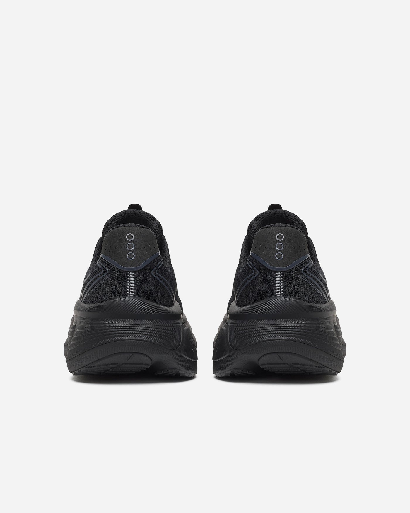 Saucony Hurricane 26 Triple Black Herre